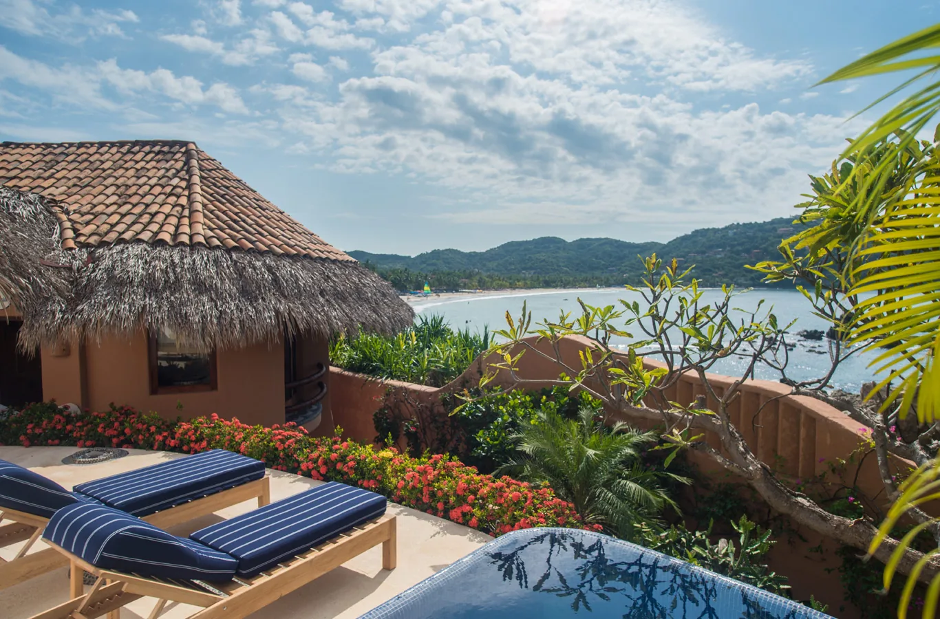 Oceanfront luxury villa with ocean views in Zihuatanejo
